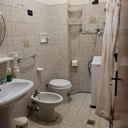 Ampio Bilocale Lungomare Levante Apartman *